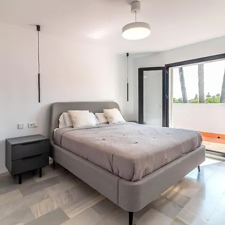 Villa 4 Bdrms Charming 3 Palms In Elviria, Sea Views! Marbella