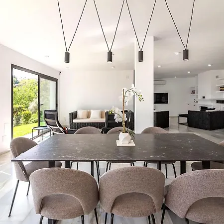 Villa 4 Bdrms Charming 3 Palms In Elviria, Sea Views! *