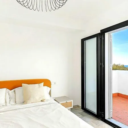 4 Bdrms Charming 3 Palms In Elviria, Sea Views! Villa