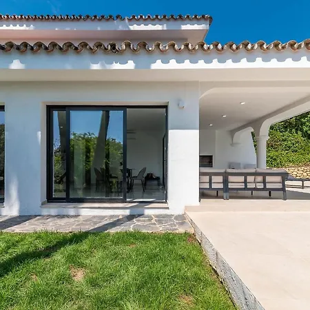 4 Bdrms Charming 3 Palms In Elviria, Sea Views! *