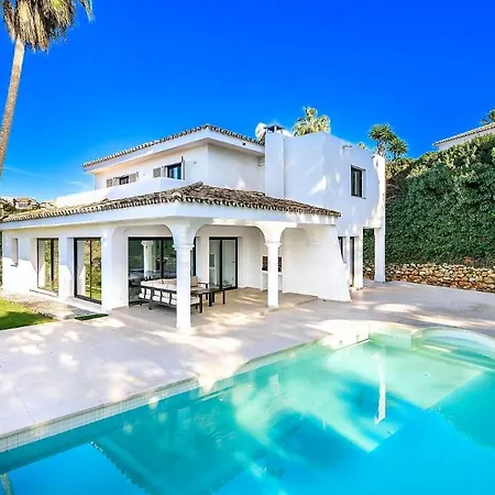 Villa 4 Bdrms Charming 3 Palms In Elviria, Sea Views! *