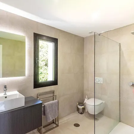 4 Bdrms Charming 3 Palms In Elviria, Sea Views! Villa