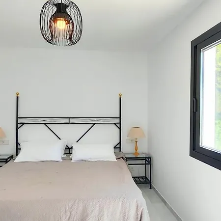 Villa 4 Bdrms Charming 3 Palms In Elviria, Sea Views! *