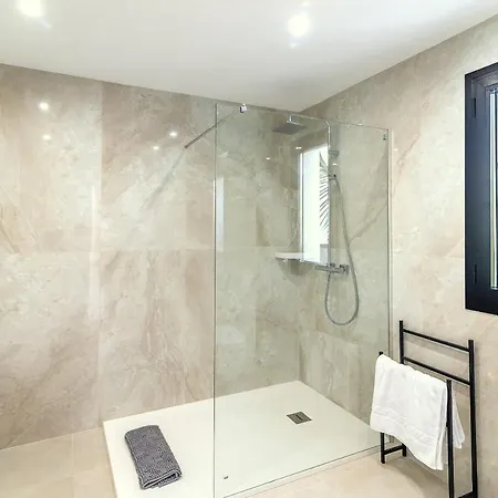 4 Bdrms Charming 3 Palms In Elviria, Sea Views! Villa *