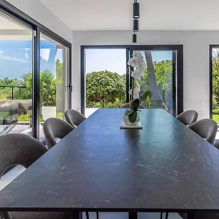 4 Bdrms Charming 3 Palms In Elviria, Sea Views! *