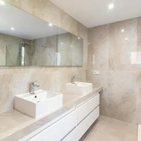 4 Bdrms Charming 3 Palms In Elviria, Sea Views! Villa