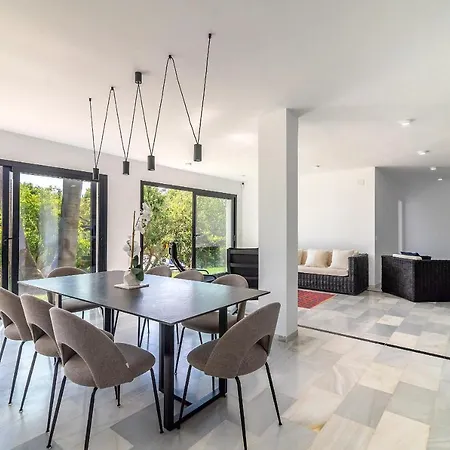 Villa 4 Bdrms Charming 3 Palms In Elviria, Sea Views! *