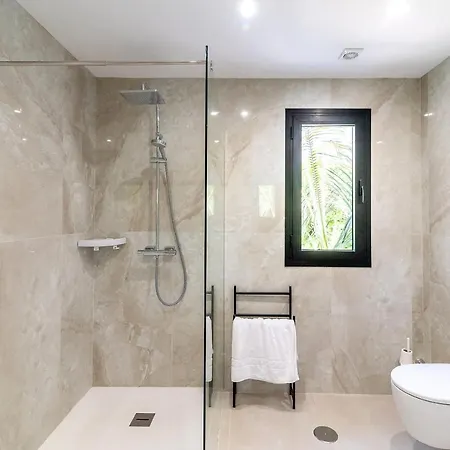 4 Bdrms Charming 3 Palms In Elviria, Sea Views! Villa
